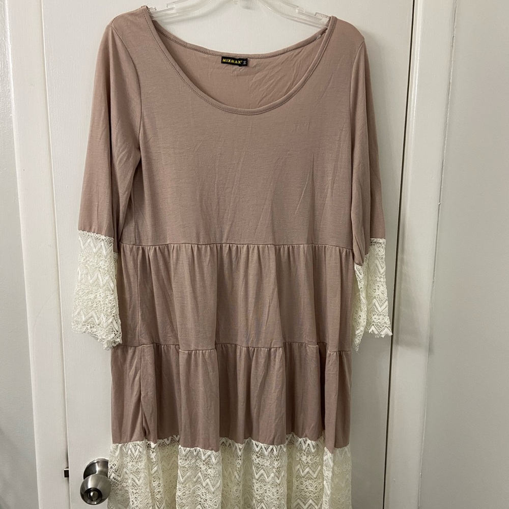 Tan tunic with lace detail M